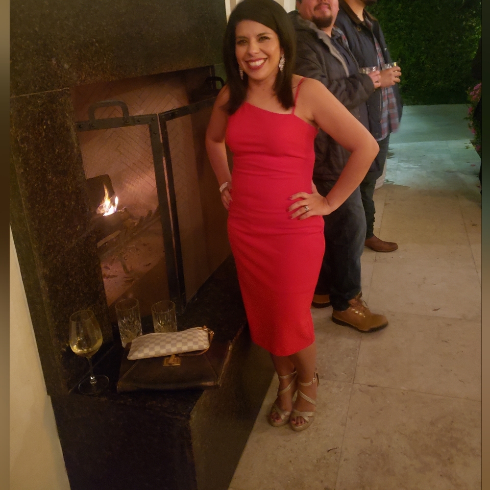Elegant Red Sleeveless Dress - Picture 3 of 4